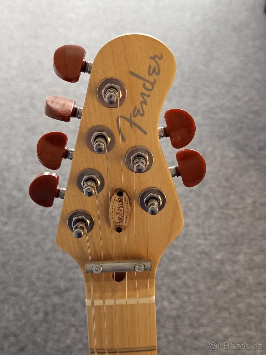 Elektrická kytara s logem Fender