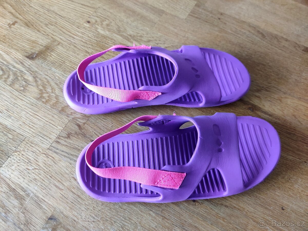 Gumové pantofle Boty k vodě vel. 33-34