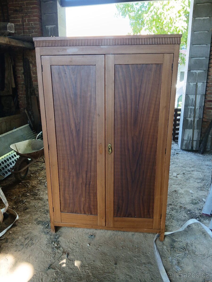 Starý dřevěný nábytek