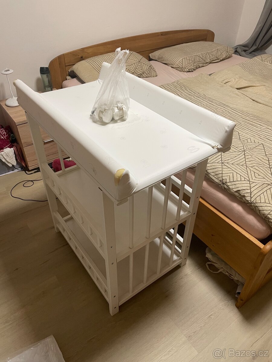 Přebalovací pult pojízdný