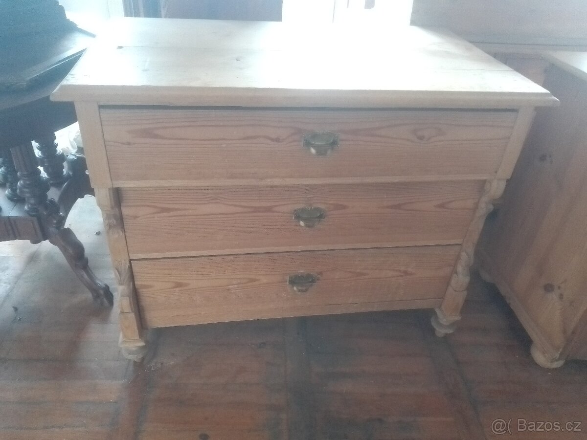 Starý selský nábytek