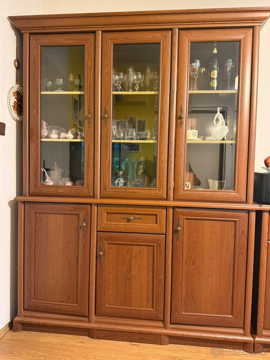 Sestava komoda a vitrina