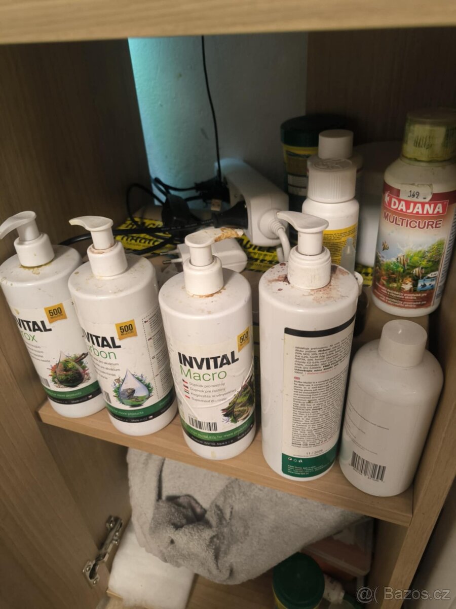 Akvárium s příslušenstvím