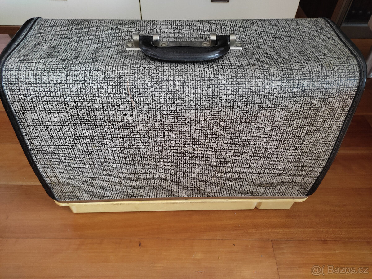 šicí stroj Veritas