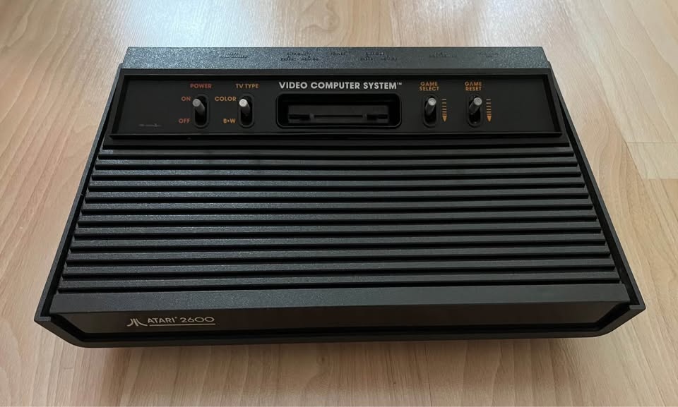 ATARI 2600 (MODEL NO. CX-2600 AP)