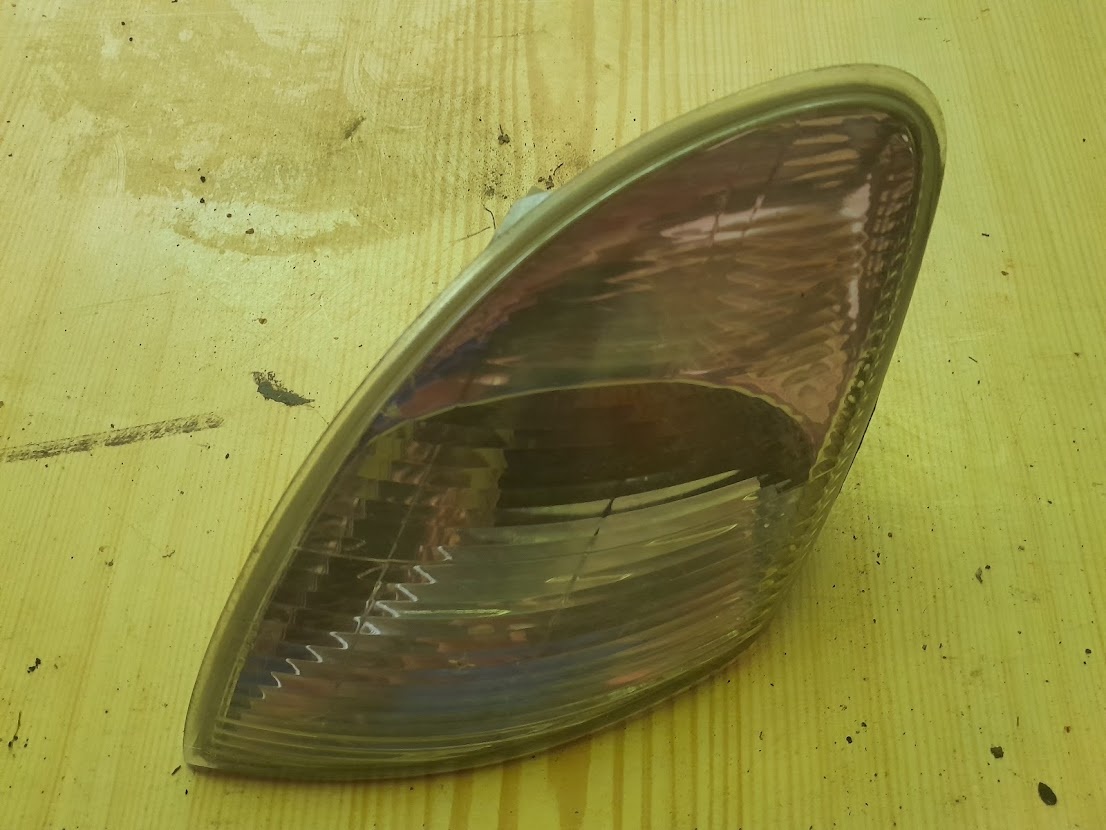 Na Renault Scenic pravý blinkr