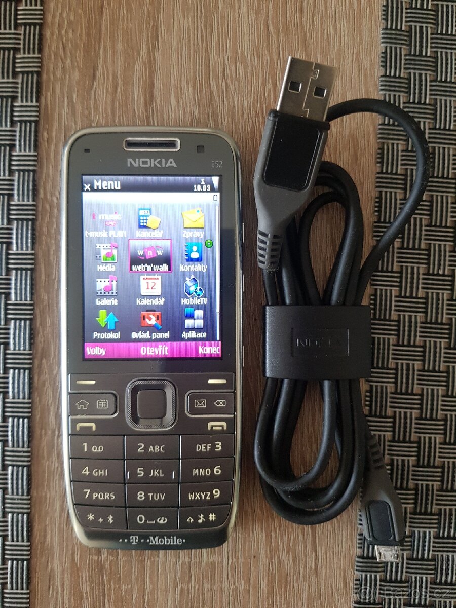 Nokia E52