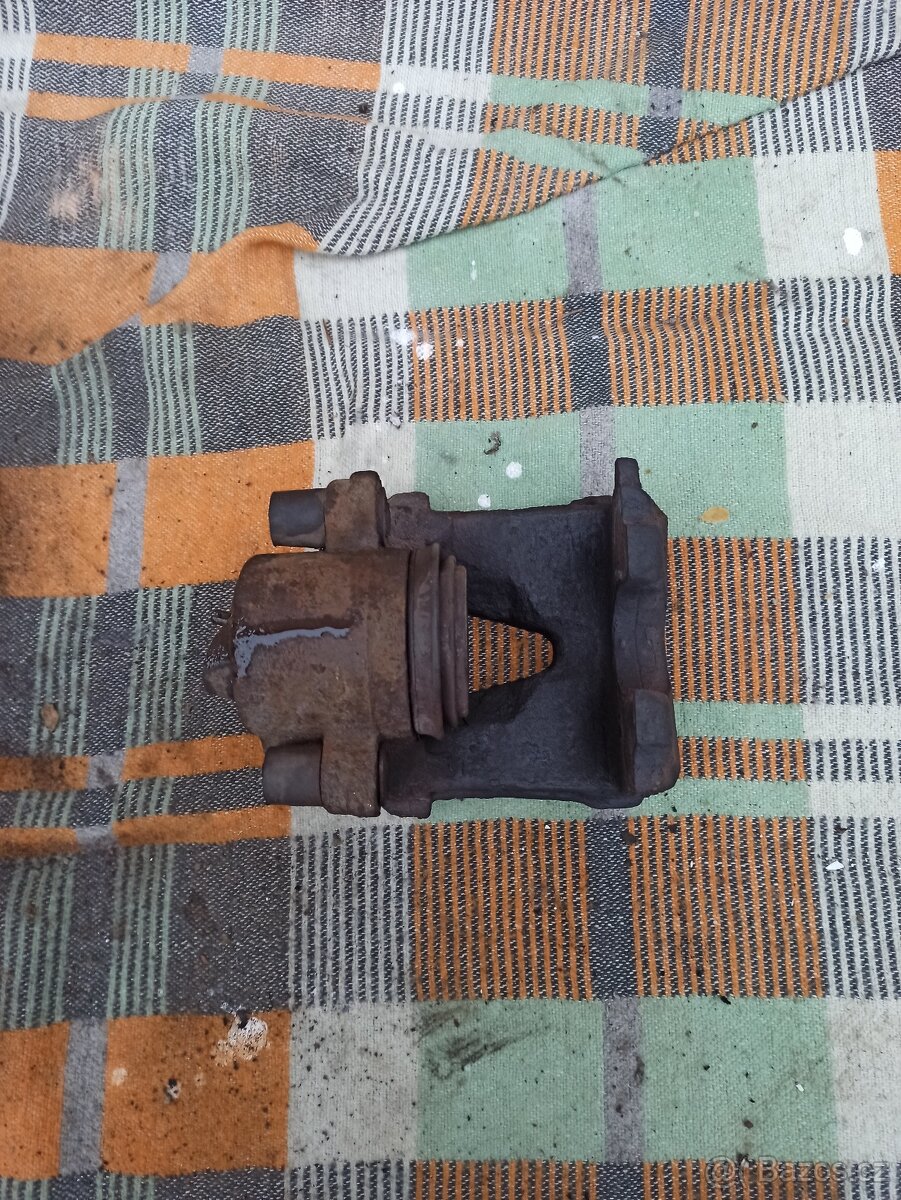 Prodám levý přední brzdový třmen - Fabia 1