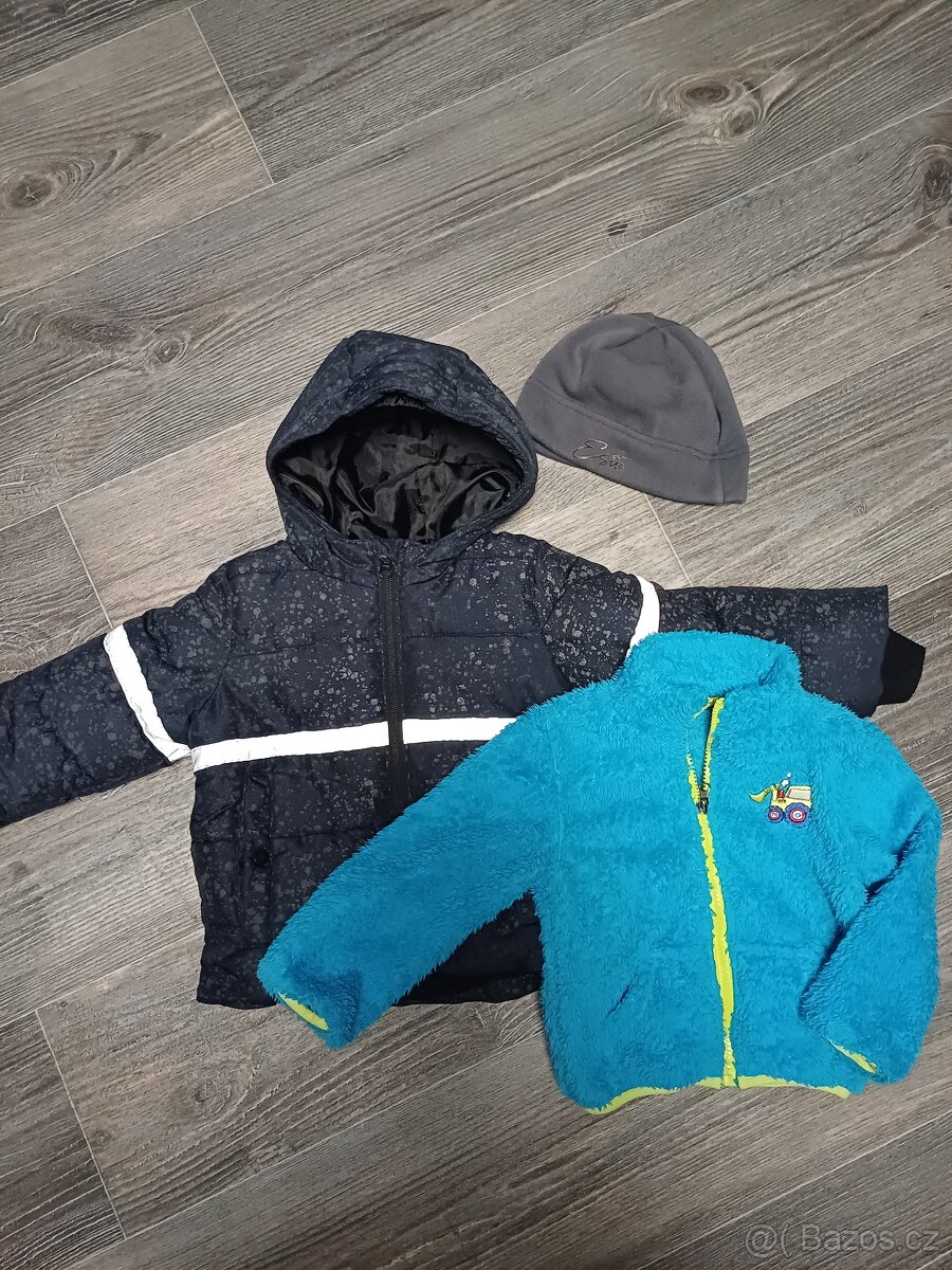 Zimní bunda, čepice a mikina