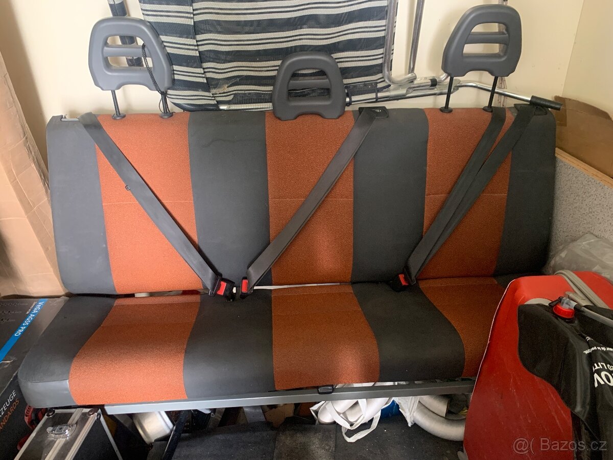 Sedačka + přepážka do nákladového prostoru