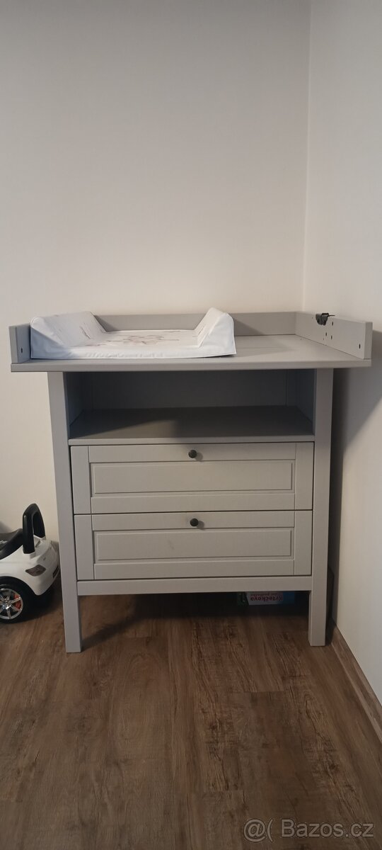 Přebalovací pult Ikea