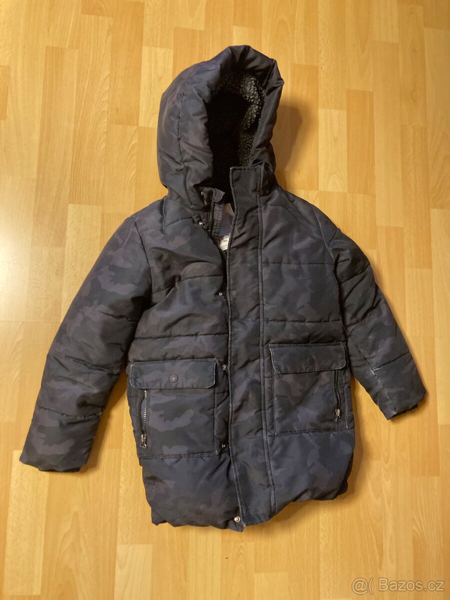Černá teplá zimní bunda - zn. M & S - velikost 128, 7-8 let