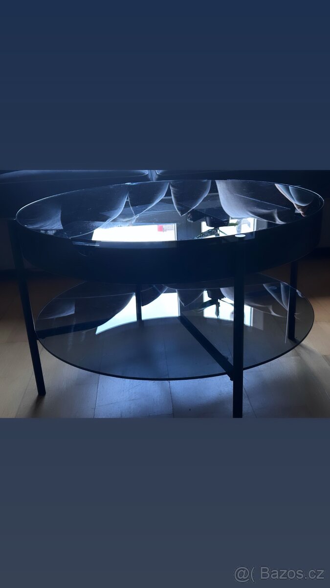 Skleněný černý konferenční stolek