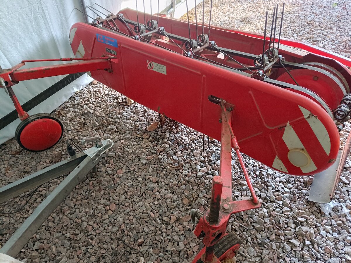 Obraceč-shrnovač sena SO-160 k MF-70 nebo TK