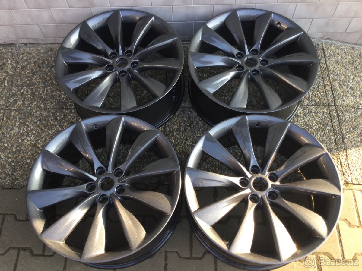 Tesla S sada disků