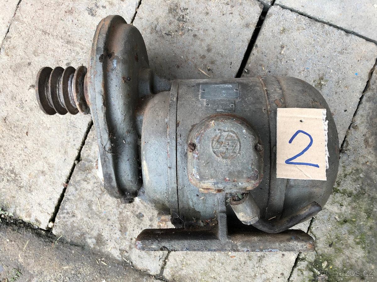 Motor s velkou převodovkou č.2.