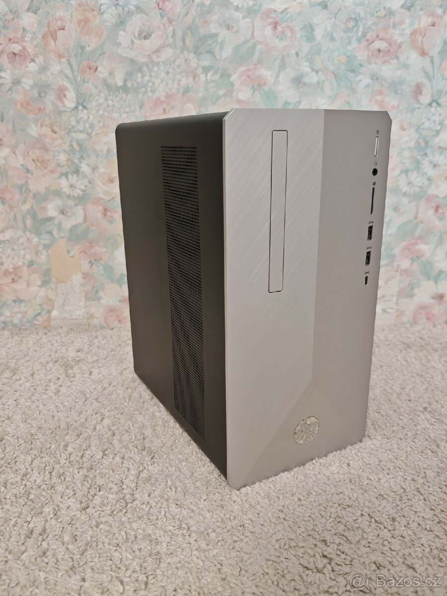HP Pavilon s monitorem