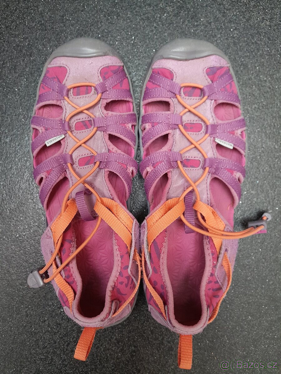 KEEN sandály vel 37