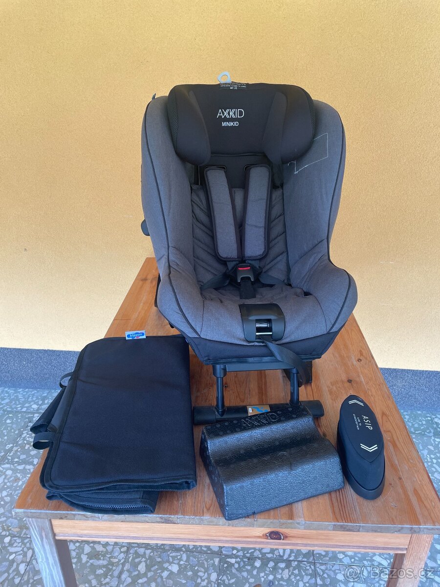 Protisměrná autosedačka Axkid minikid