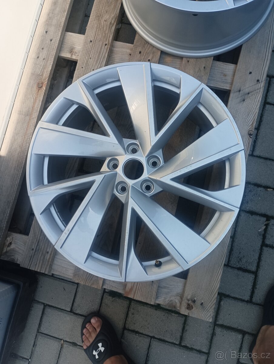 Škoda Enyaq - 1x disk Vega - 5LA601025H