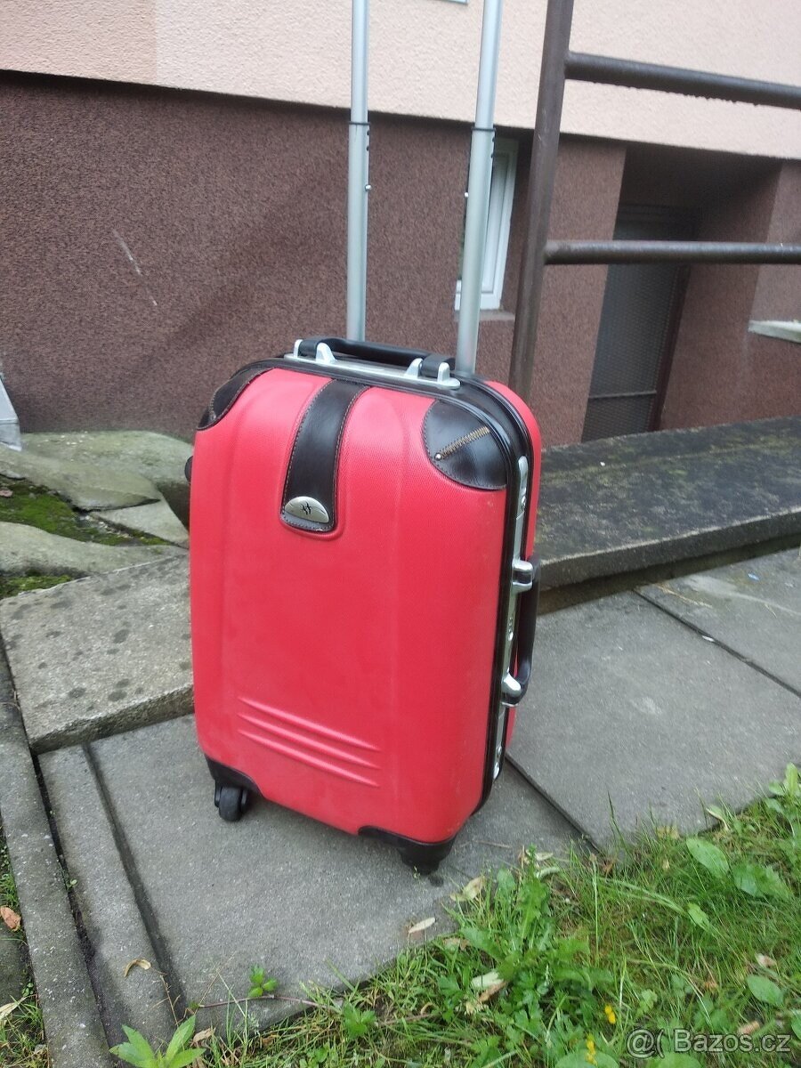 Cestovní kufr na kolečkách