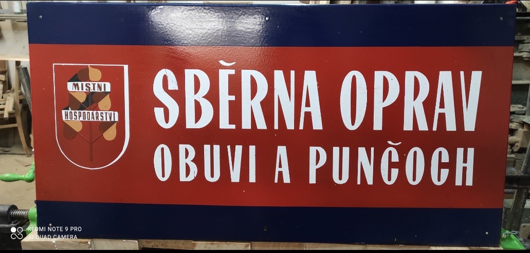 Stará reklamní cedule