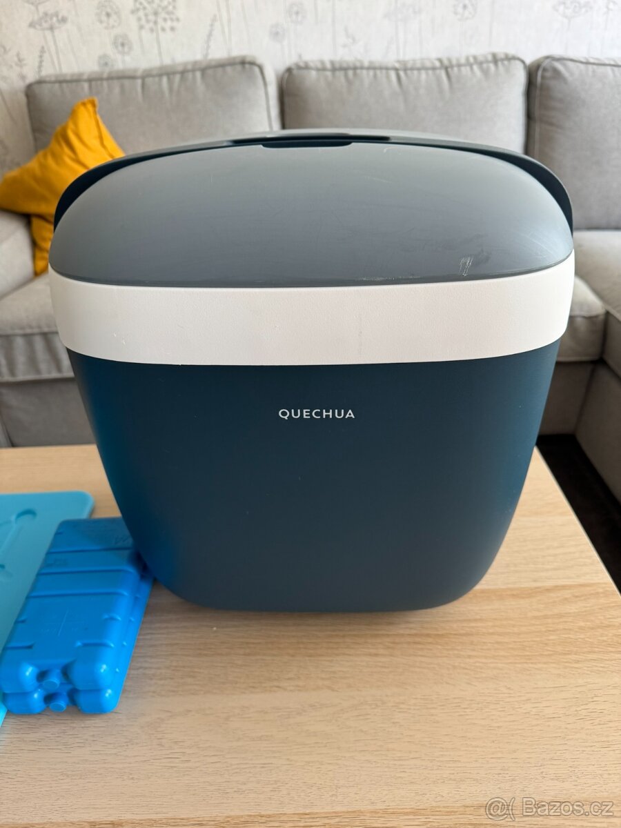 QUECHUA Kempinkový pevný chladicí box 22 l