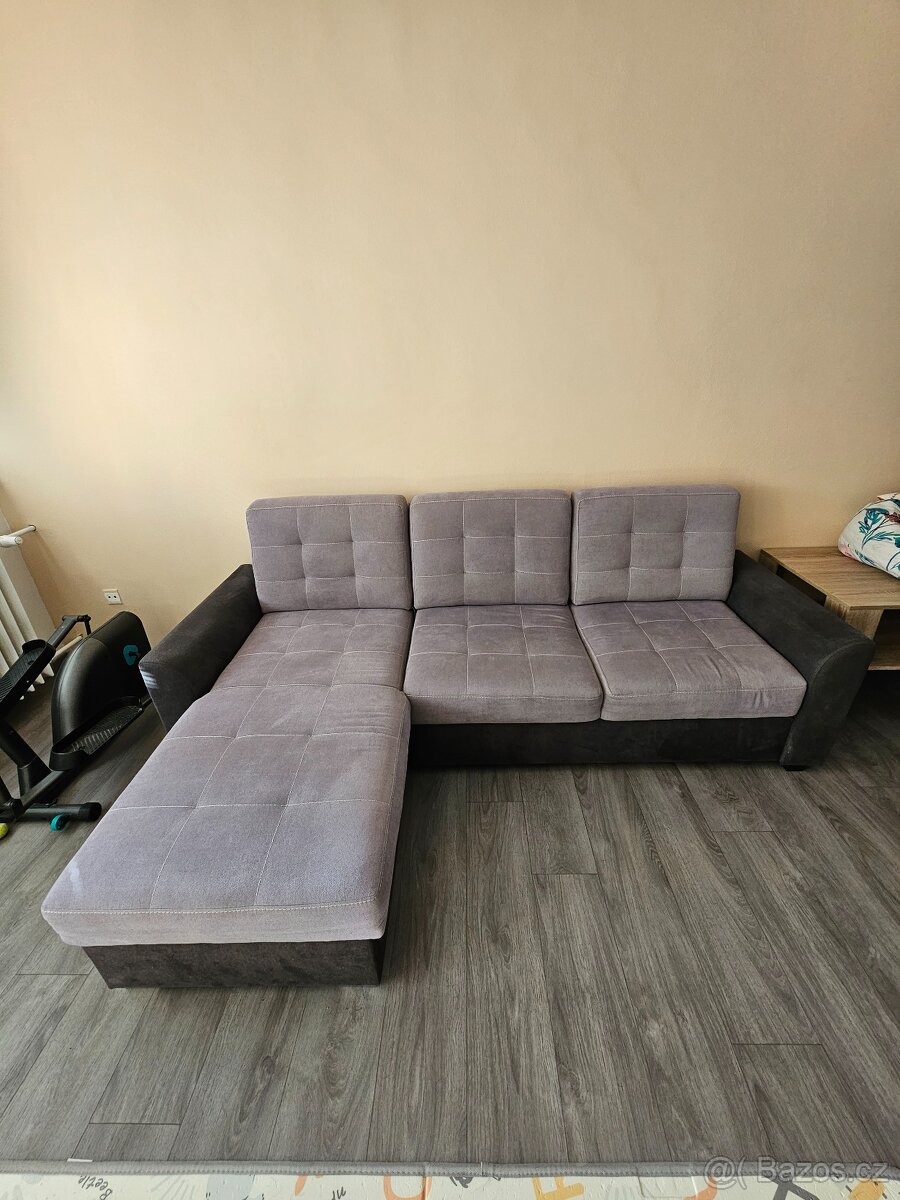 Sedací souprava, konferenční stolek, lampa