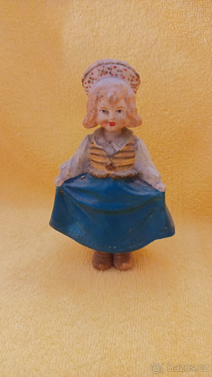 Zajímavá stará soška