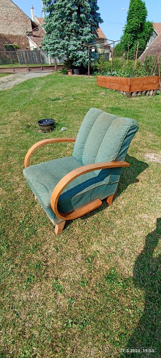 Křeslo Halabala velice solidní