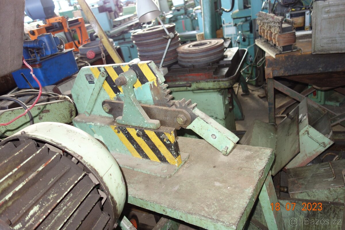 NCR  300 / 5  ruční pákové nůžky