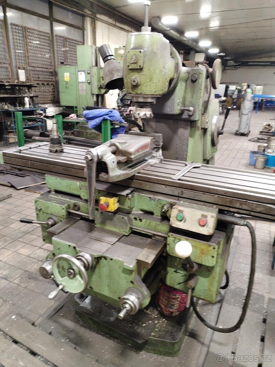 Univerzální frézka TOS FA 4 U