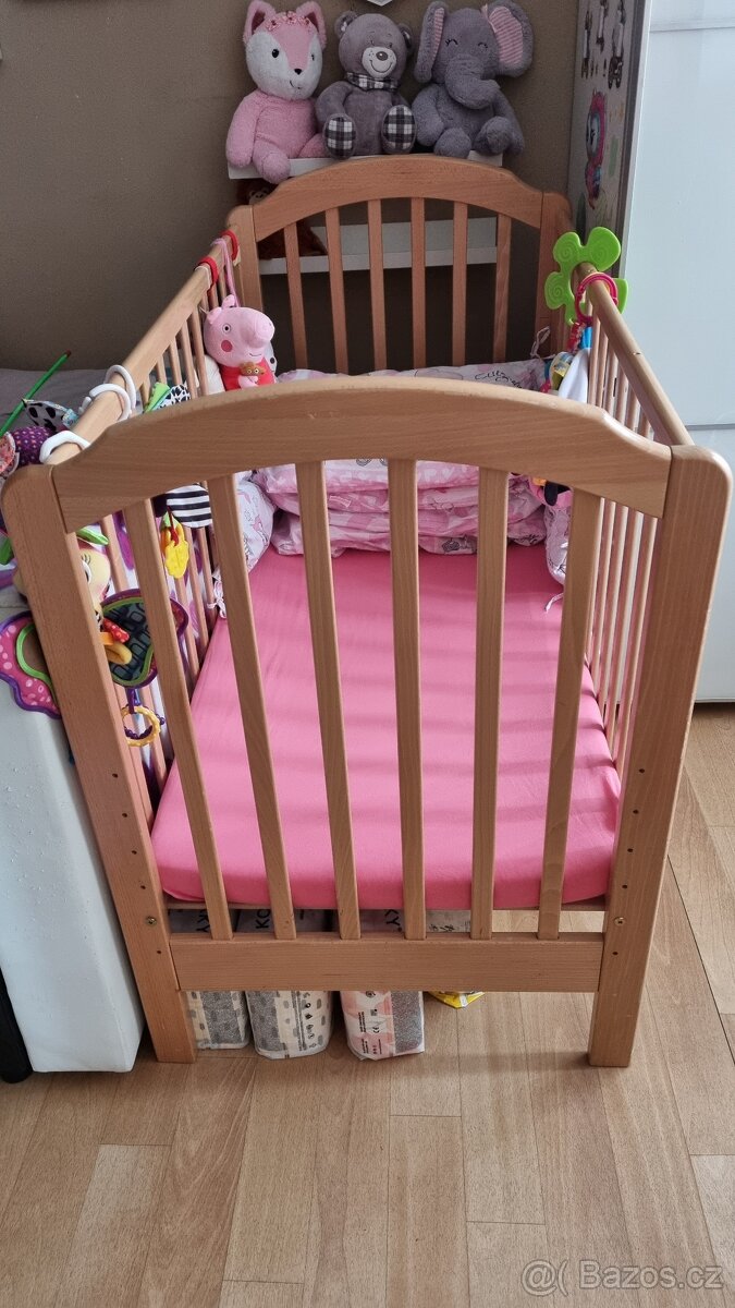 Dětská dřevěná postýlka