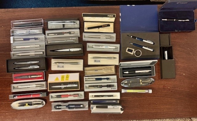 Velká sbírka propisek s motoristickou tematikou