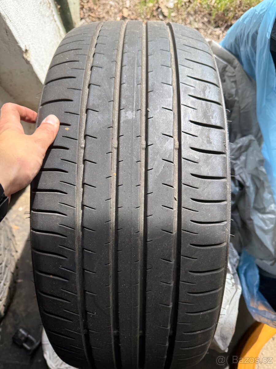 Pneu Dunlop 245/45 R21