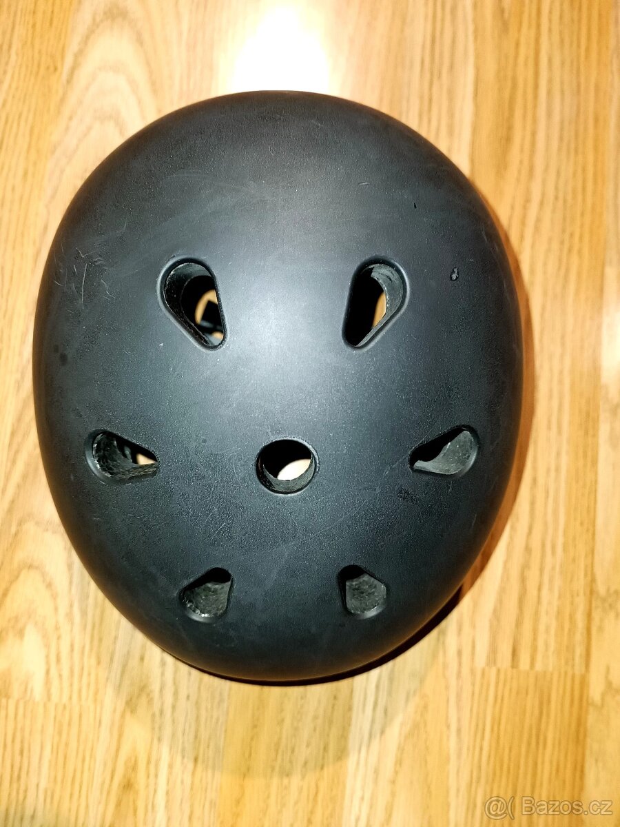 Přilba helma Crivit na brusle skate 54-58 cm