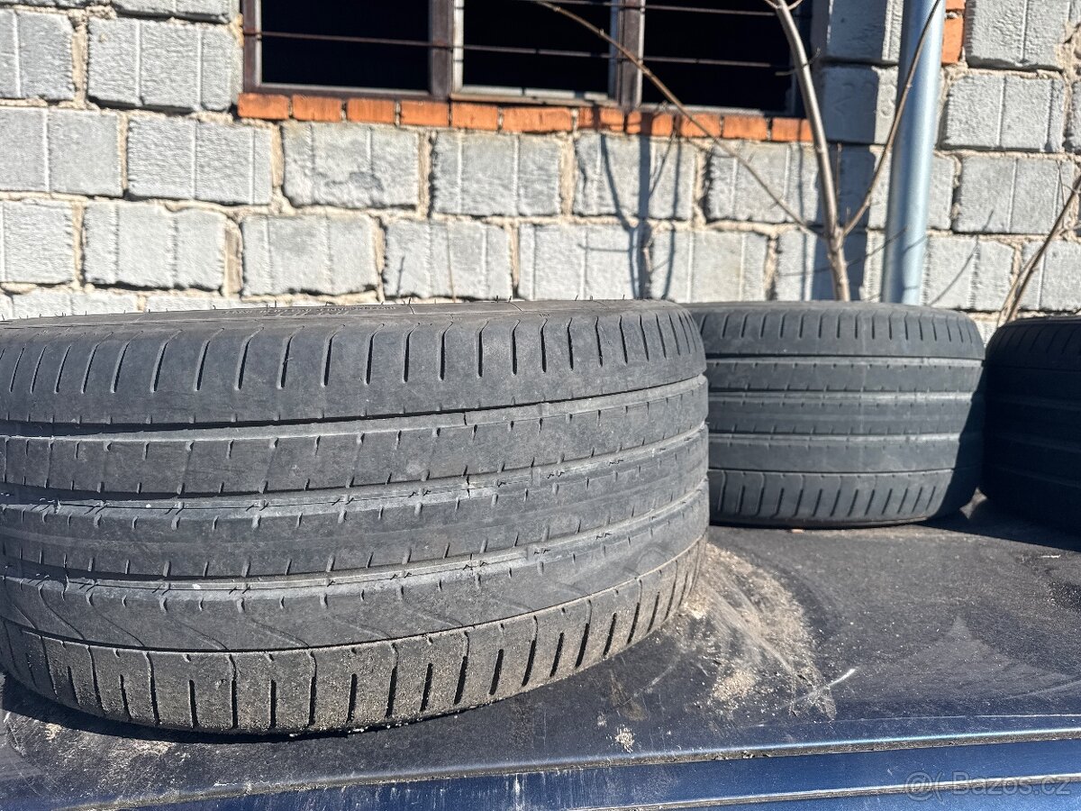 4x 295/35r21 107 y Pirelli dot 2019 3-4 mm