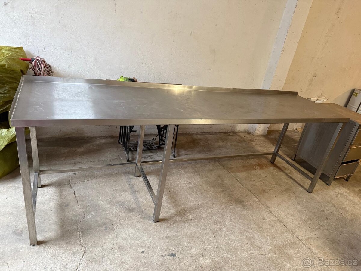 Nerezový gastro stůl dlouhý 2,78m
