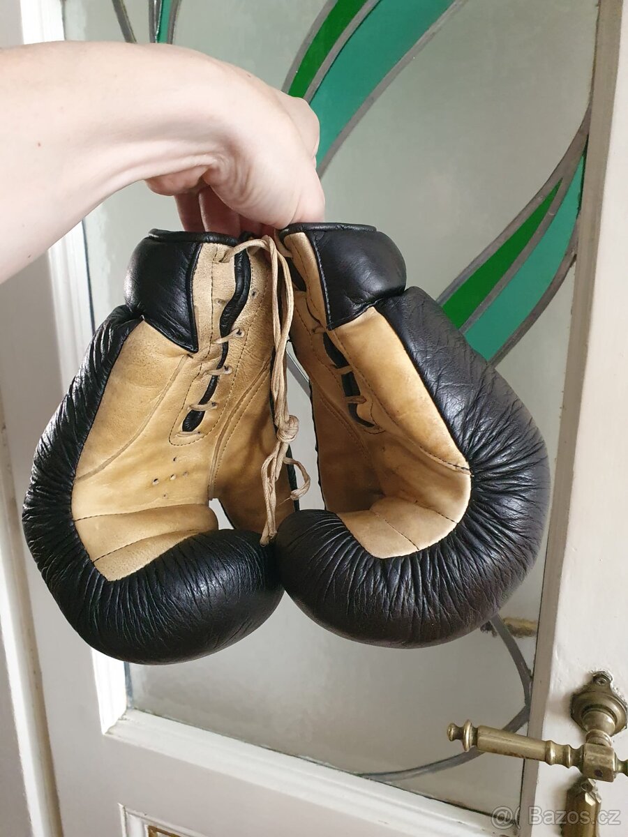 Staré boxerské rukavice