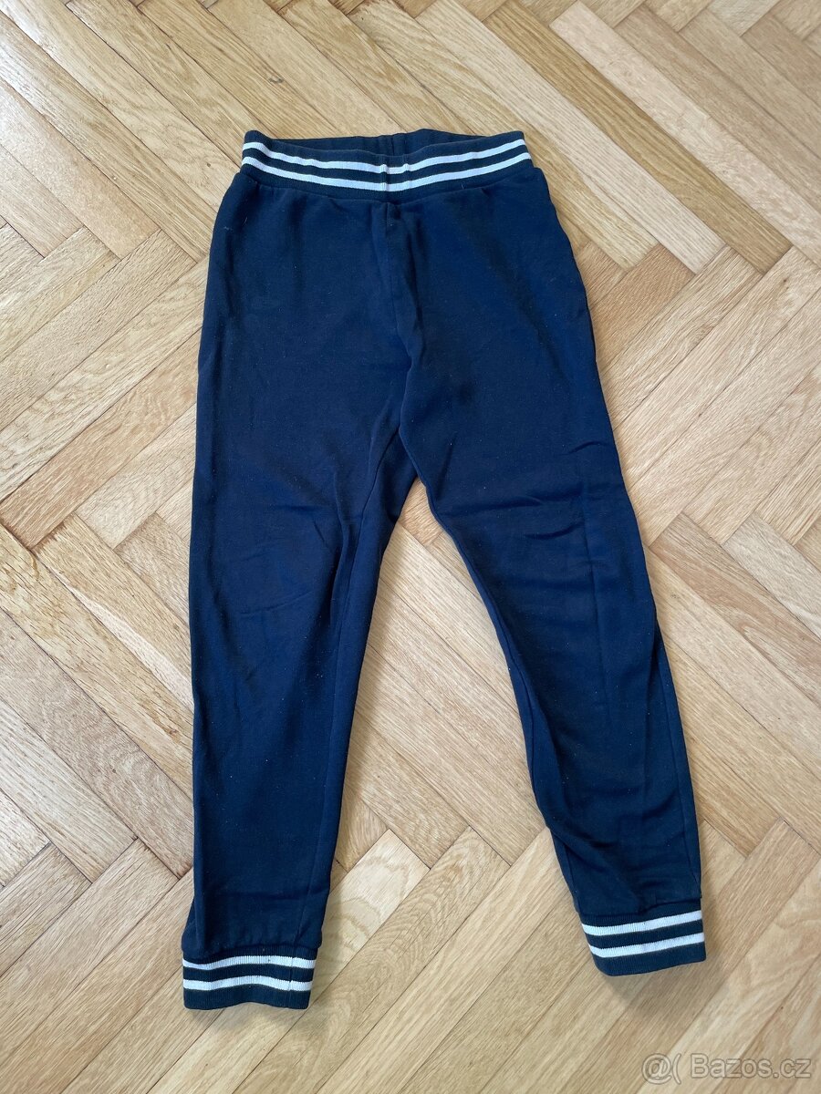 Klučičí tepláky Tchibo vel. 134 / 140 top stav