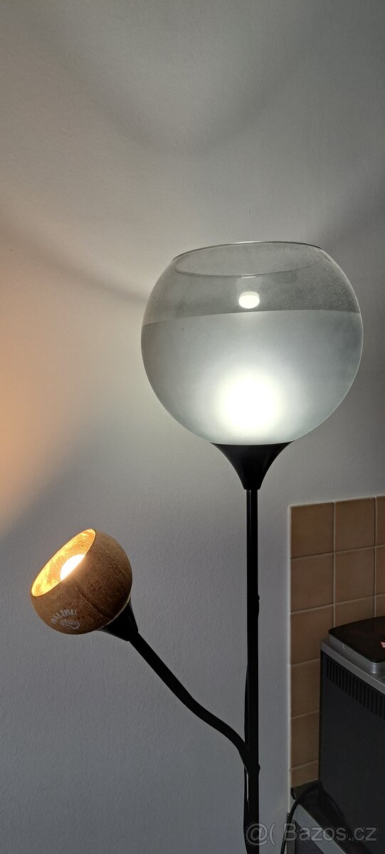 Prodám volně stojící lampu