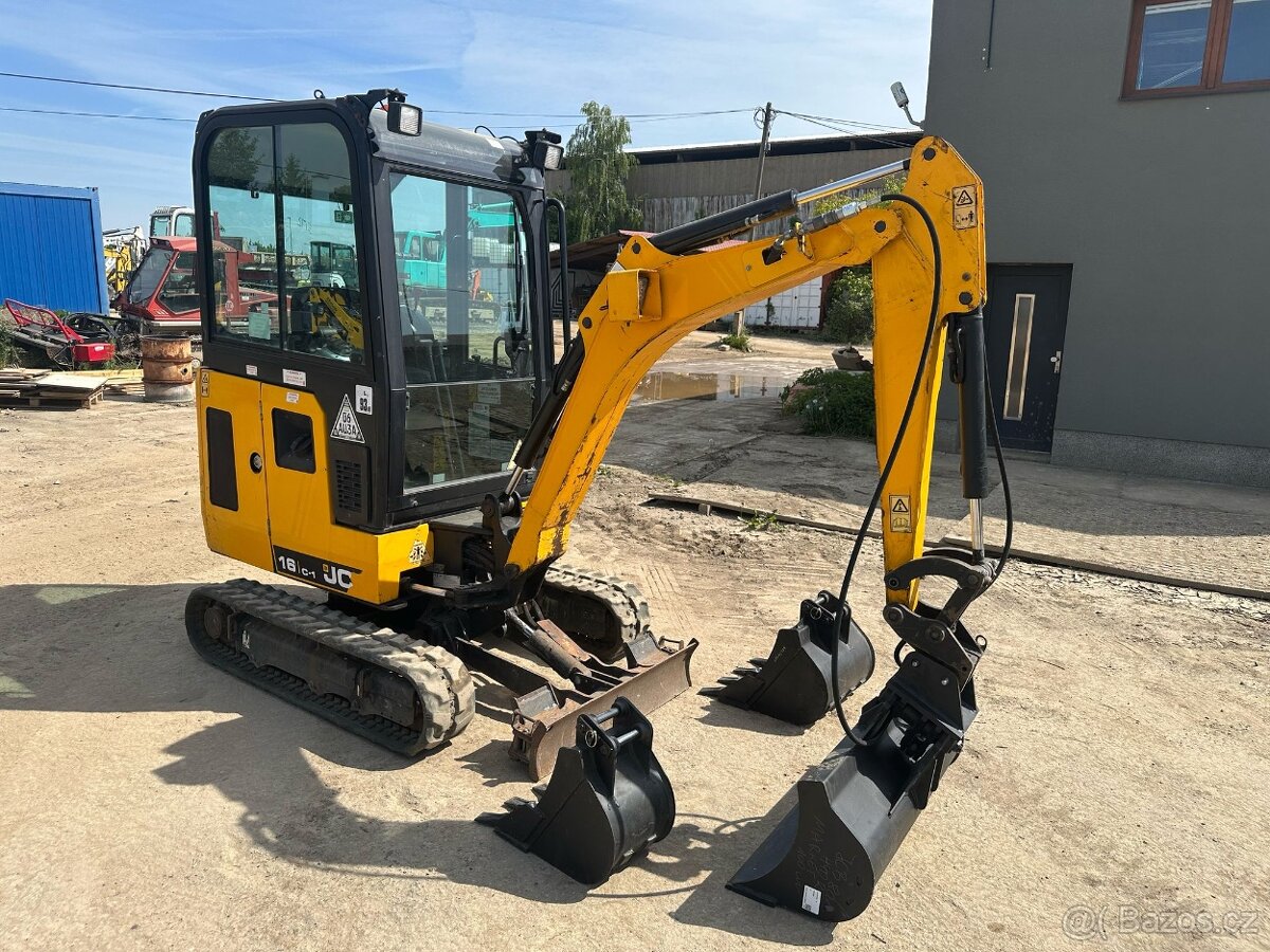 Pásový bagr JCB 16C-1