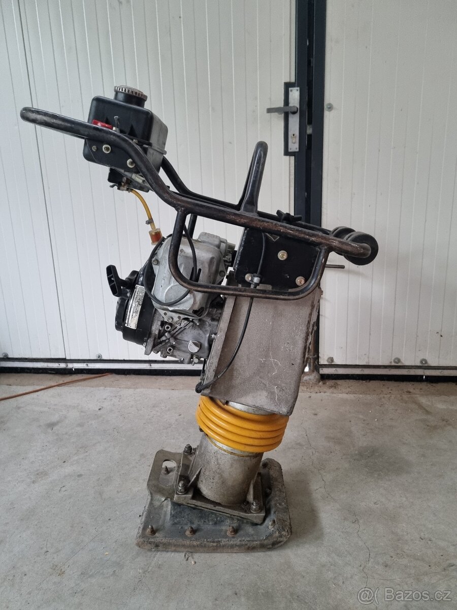Jcb vibromax vibracni pěch