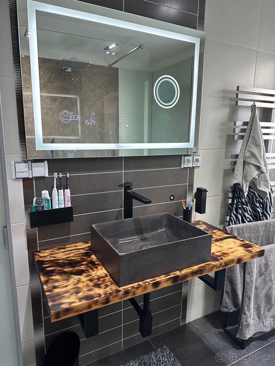 vybavení koupelny včetně stojánkové baterie Hansgrohe