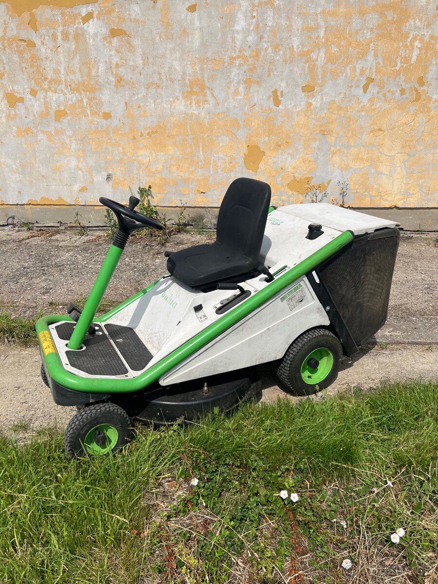 Zahradní traktor Etesia Bahia