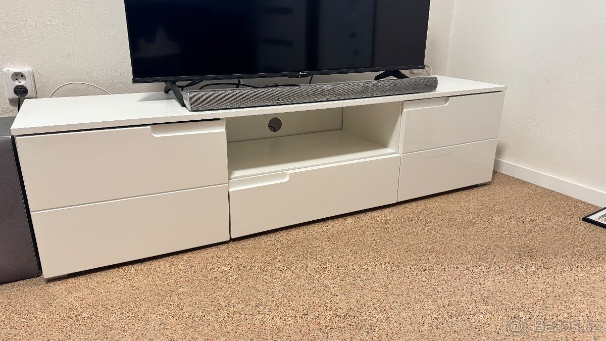 Komoda pod TV