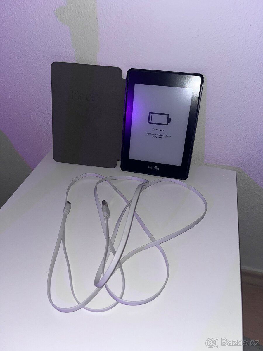Amazon Kindle (Paperwhite) + obal + kabel