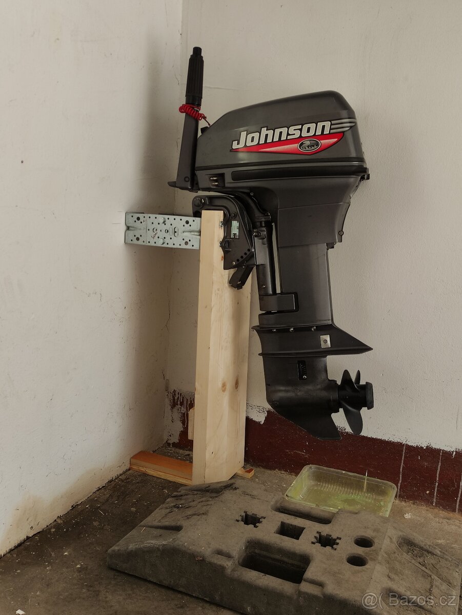 Lodní přívěsný motor Johnson 15 HP