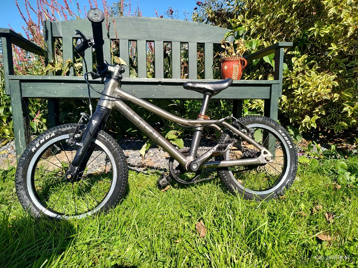 Rascal 14 - stříbrná