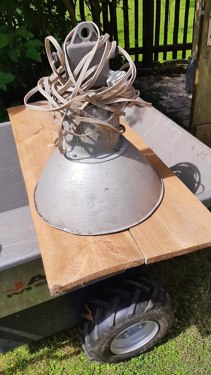 Průmyslové hliníkové svítidlo